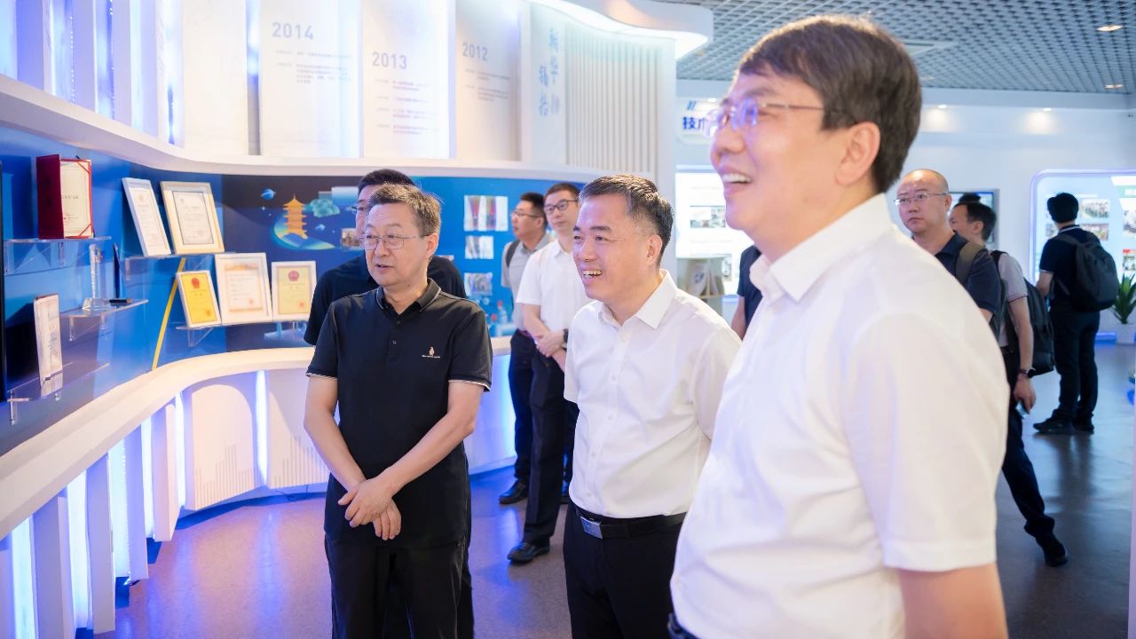 �A�S��W(xu��)�hί��(sh��)ӛ�����i���ϰ���ί��(sh��)ӛ����ɭһ�Ё�(l��i)��˾�����{(di��o)��